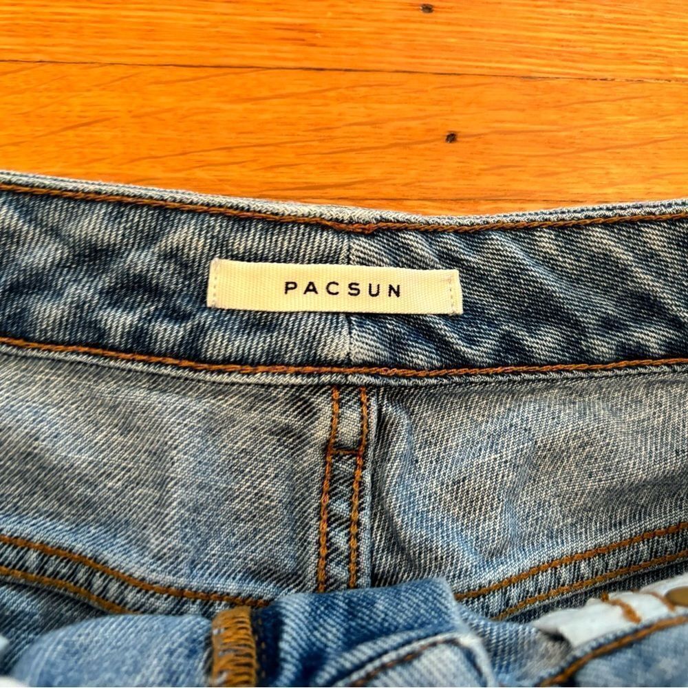 Pacsun light wash Jean Mom Short - Picture 4 of 4